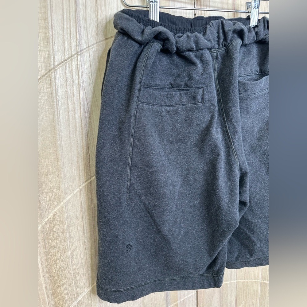 Lululemon Mens medium Shorts Heather‎ gray - Picture 5 of 8